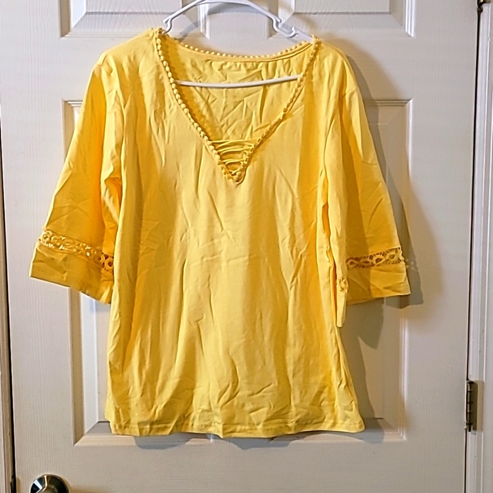 Beautiful lightweight applique top